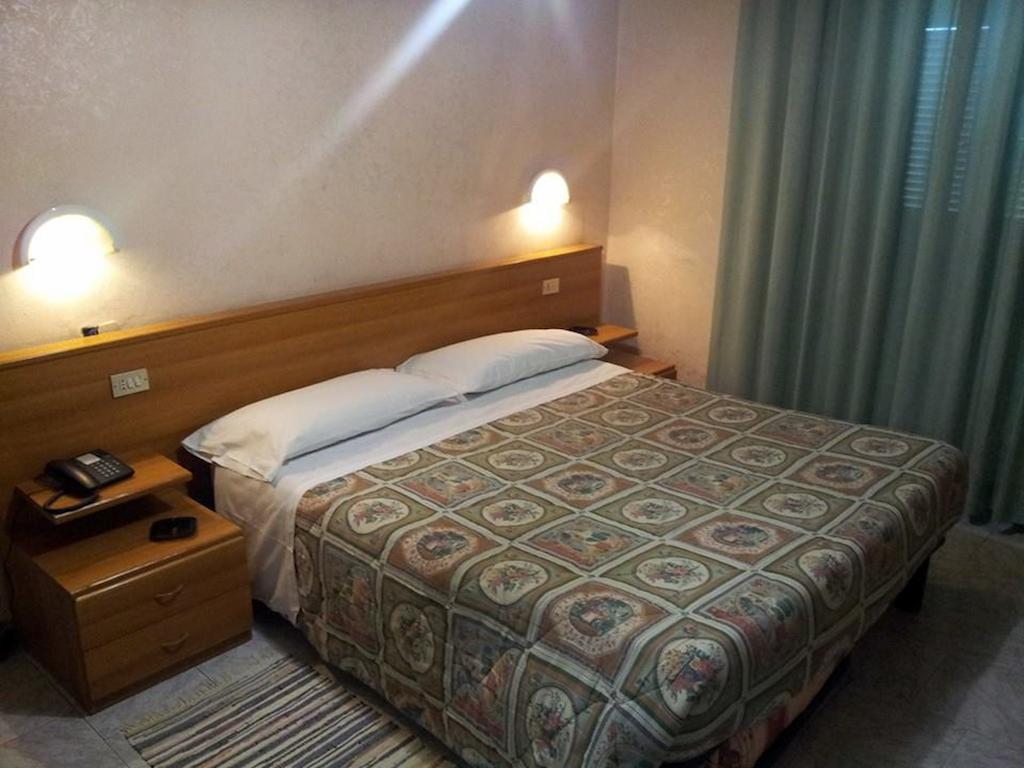 Hotel Acapulco Μιλάνο Δωμάτιο φωτογραφία